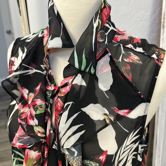 Semi sheer Lace Up Floral Black Top Clean, Nonsmoking home - Picture 6 of 10